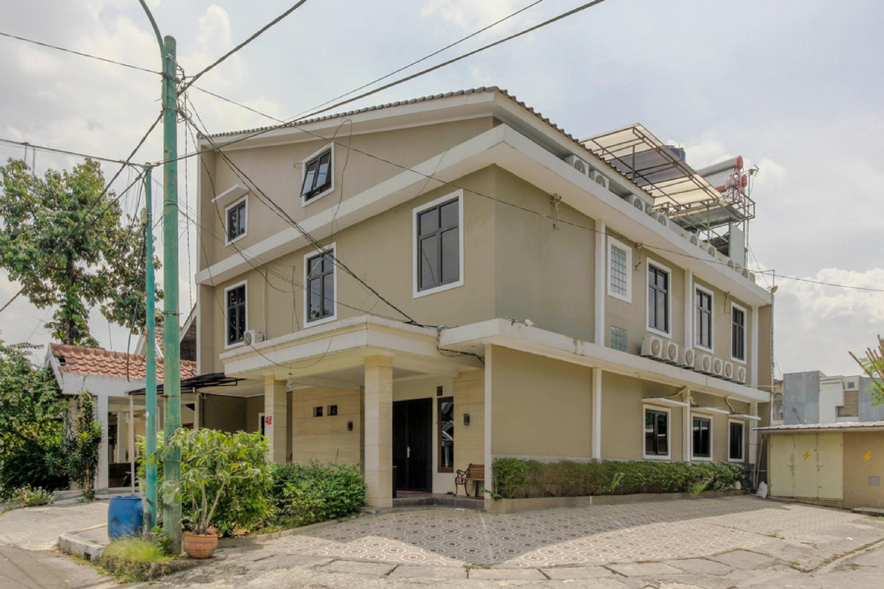 Reddoorz Plus Near Lippo Cikarang Mall Bekasi Exterior photo