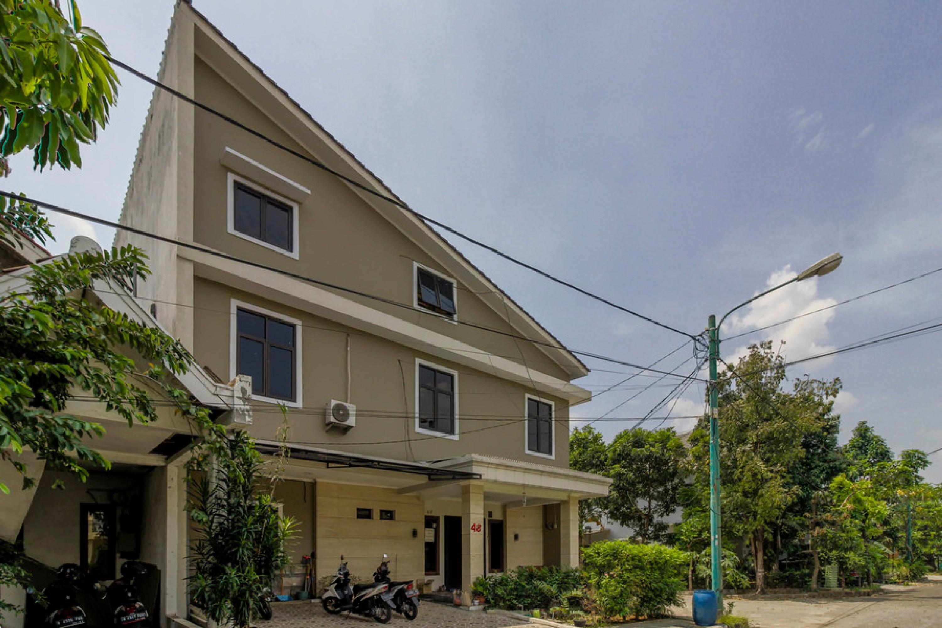 Reddoorz Plus Near Lippo Cikarang Mall Bekasi Exterior photo