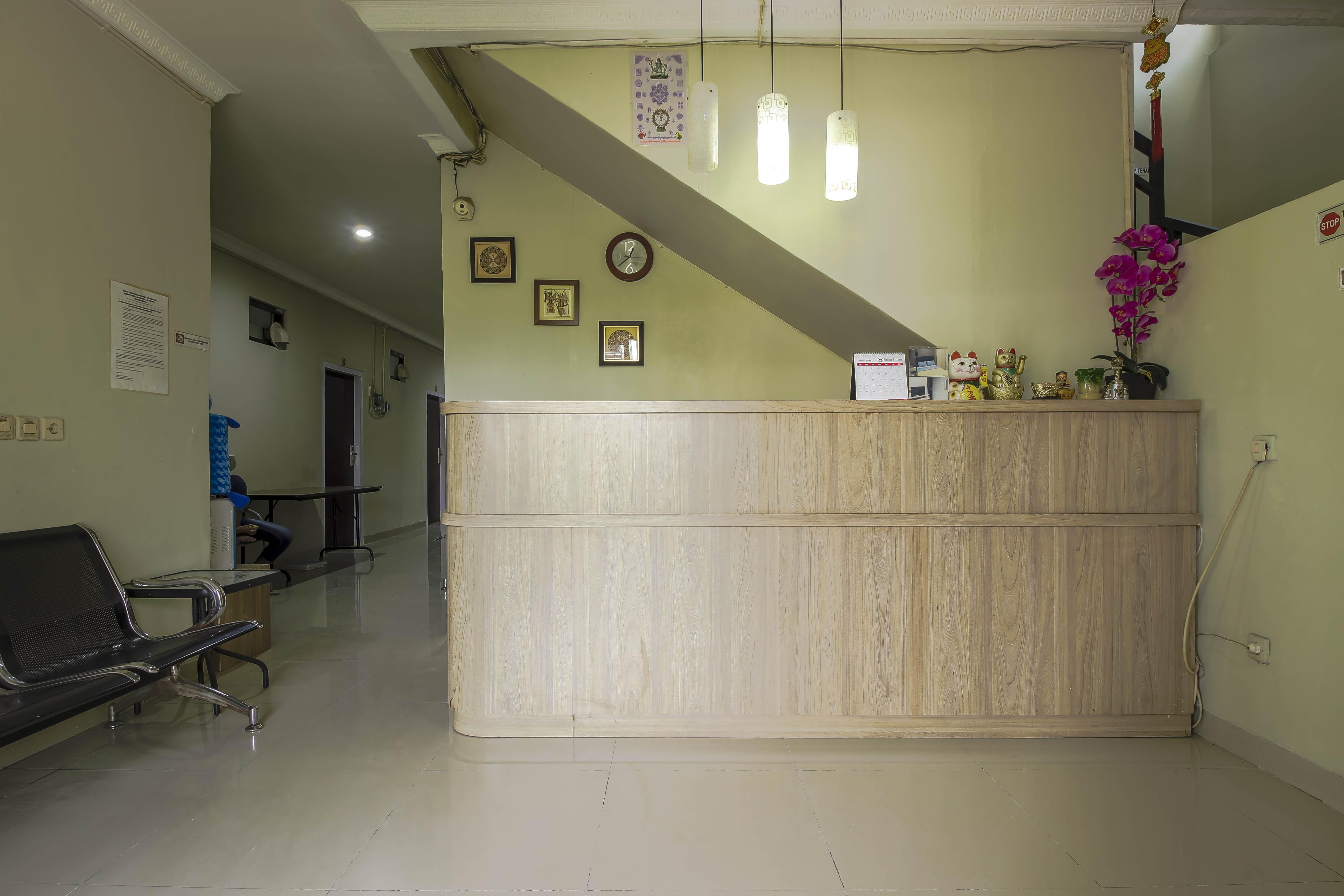 Reddoorz Plus Near Lippo Cikarang Mall Bekasi Exterior photo