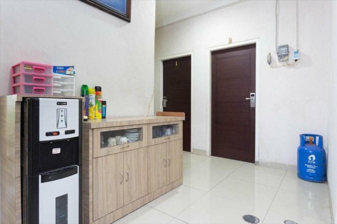 Reddoorz Plus Near Lippo Cikarang Mall Bekasi Exterior photo